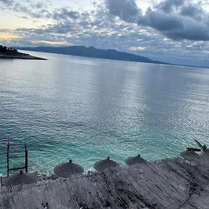 Xhefri 2 , Sarandë Albanië